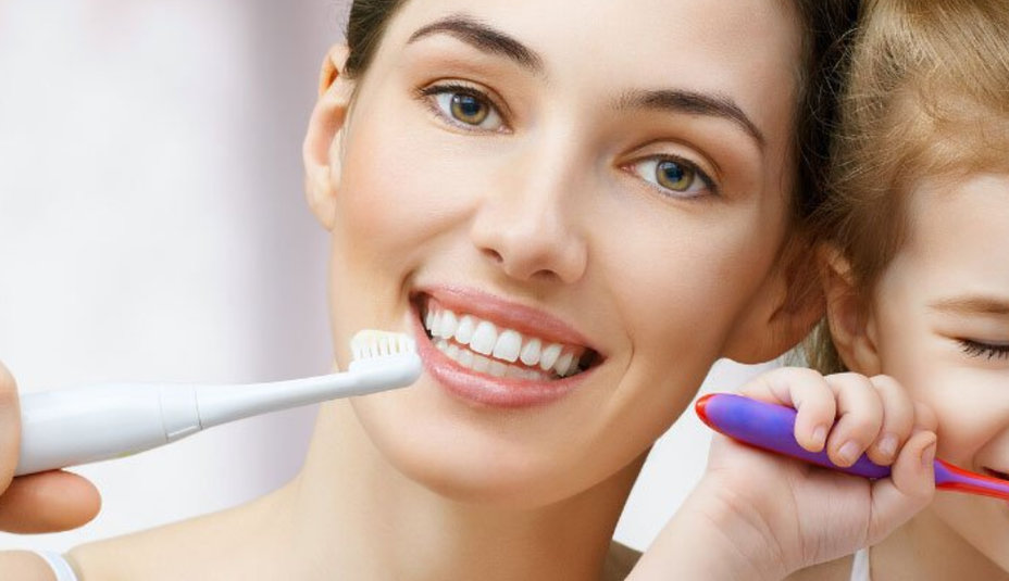 Prečo je elektrická zubná kefka lepšia než bežná zubná kefka?