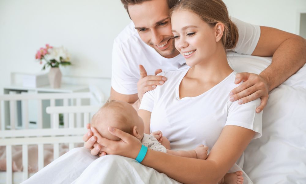 Čo si zbaliť do pôrodnice? Zoznam najdôležitejších vecí pre matku aj dieťa