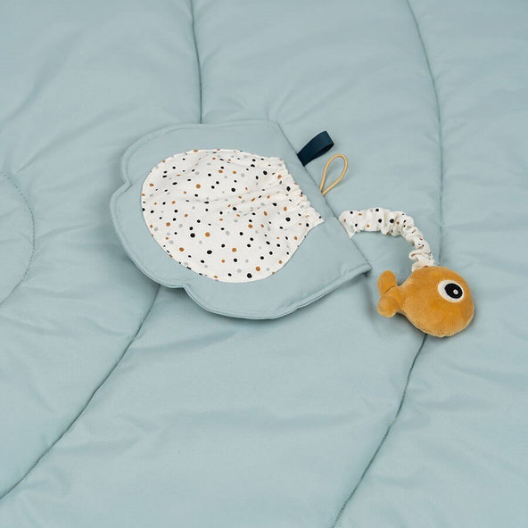 DONE BY DEER Podložka aktívne Sea Friends - modrá