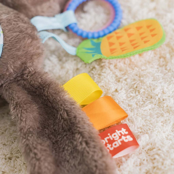 BRIGHT STARTS Hračka plyšová závesná Slingin’ Sloth Travel Buddy 3m+