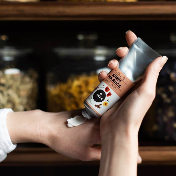 LEROS VYŽIVUJÚCI KRÉM NA RUKY ŽIVEL OHEŇ s ružovým korením a škoricou 1x30 ml