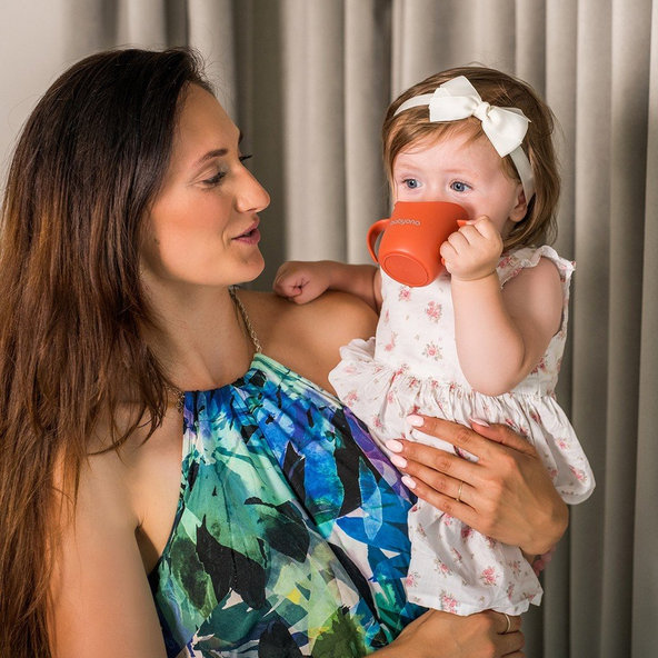 BABYONO Hrnček ergonomický s uškami 120 ml  bledomodrý 12m+