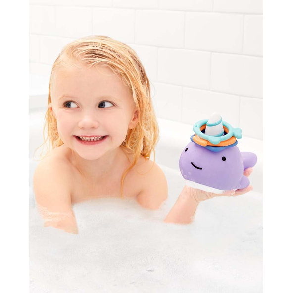 SKIP HOP Zoo Hračka do vody Krúžky Narval 12m+