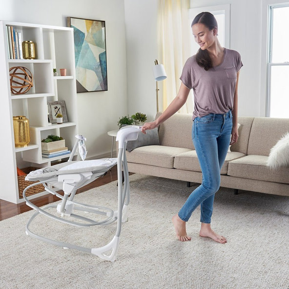 INGENUITY Hojdačka veľká s vibrujúcim húpatkom a melódiou USB 2v1 Raylan 0 m+, do 9 kg