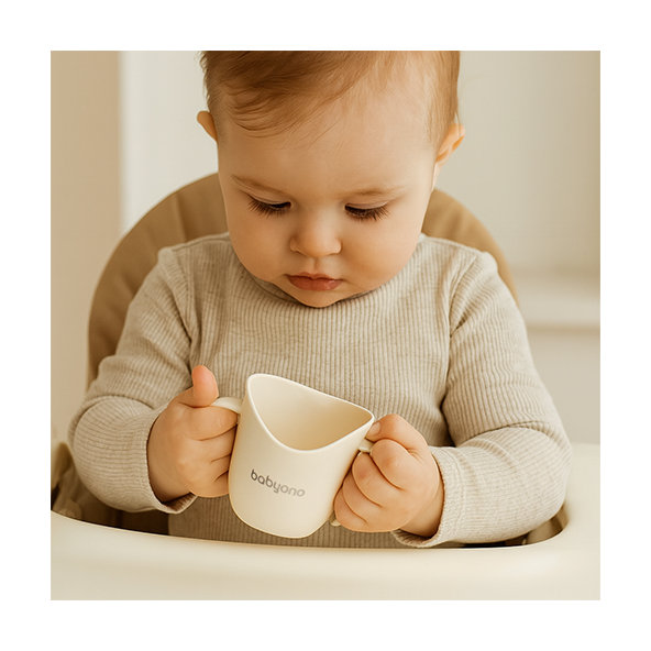 BABYONO Hrnček ergonomický s uškami 120 ml beige 6m+ 1ks