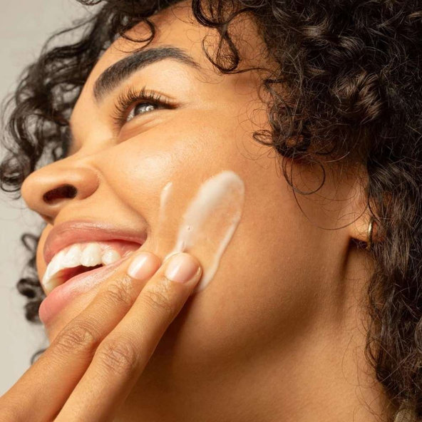 Regulačný hydrokrém na tvorbu kožného mazu Flower Power Resibo 50 ml