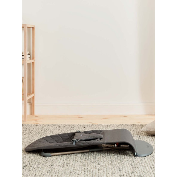 BABYBJÖRN Lehátko Bliss Anthracite cotton s hračkou