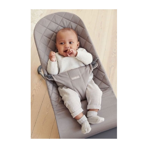 BABYBJÖRN Lehátko Bliss Sand Grey cotton s hračkou