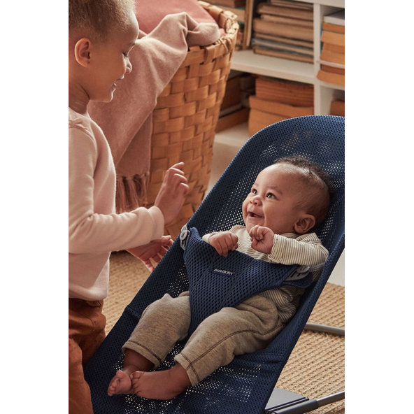 BABYBJÖRN Lehátko Bliss Navy Blue mesh