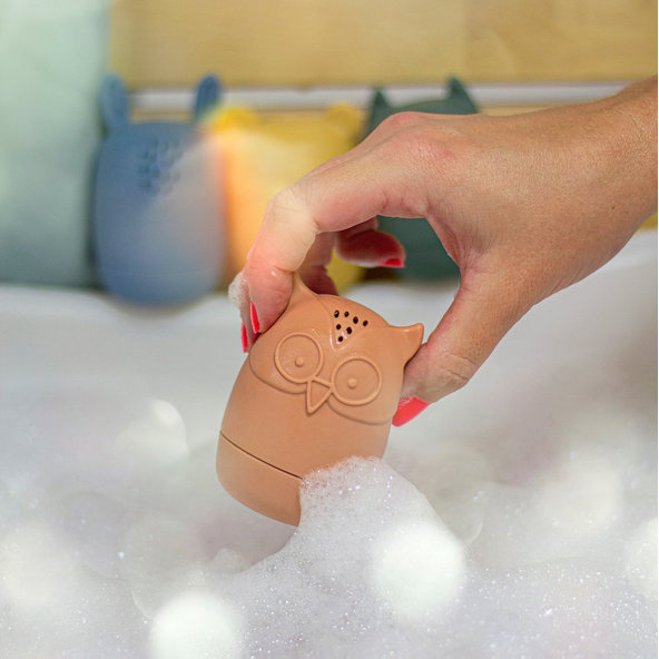 PETITE&MARS Hračky silikónové do vany AMIGOS 4 ks 6m+