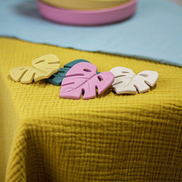 PETITE&MARS Hryzačka silikónová TAKE&MATCH Desert Sand 0m+