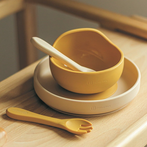 PETITE&MARS Tanier silikónový s prísavkou TAKE&MATCH Desert Sand 6m+