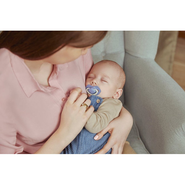 CANPOL BABIES Set symetrických silikónových cumlíkov Light touch 0-6m Pure color ružový