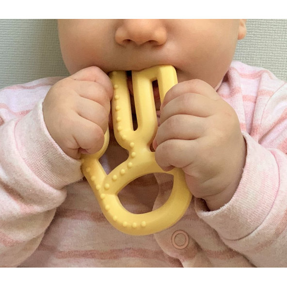 MINIKOIOI Hryzadlo silikónové - Yellow