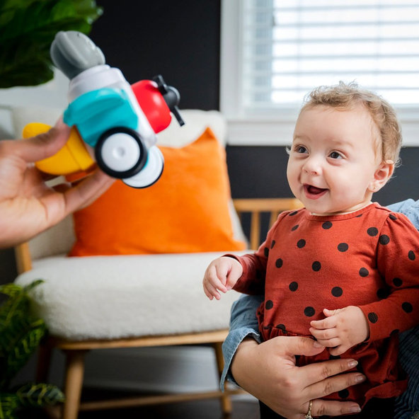 BABY EINSTEIN Connectables Hračka magnetické kocky s aktivitami Dive & Soar 11 ks, 6m+