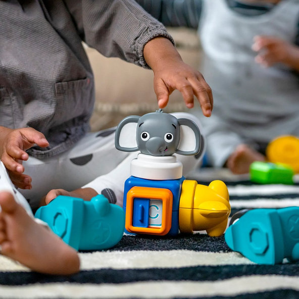 BABY EINSTEIN Connectables Hračka magnetické kocky s aktivitami Dive & Soar 11 ks, 6m+