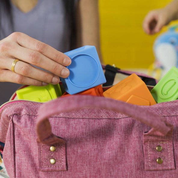 BRIGHT STARTS Hračka kocky set 9 ks KaleidoCubes, 3m+