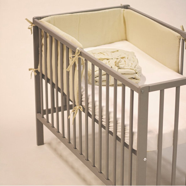 PETITE&MARS Mantinel ochranný do postieľky TILLY Light Grey 180 cm
