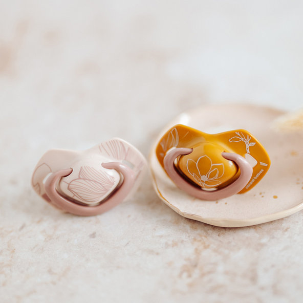 CANPOL BABIES Cumlík silikónový symetrický Light touch GOLD 6-18m 2ks