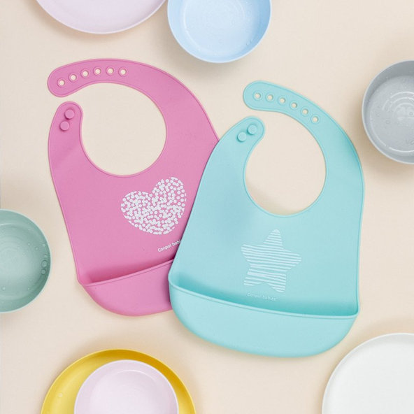 CANPOL BABIES Podbradník silikónový s vreckom Pastels modrý