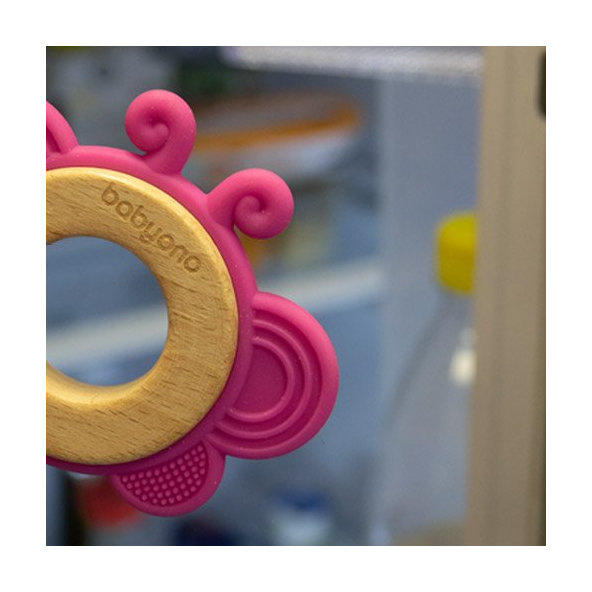 BABYONO Hryzačka dreveno-silikónová Butterfly