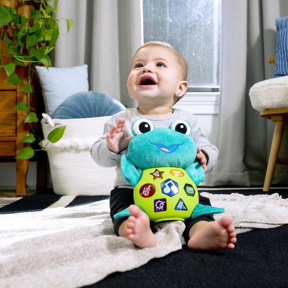 BABY EINSTEIN Hračka hudebná interaktivná korytnačka Neptune's Cuddly Composer™ 6m+