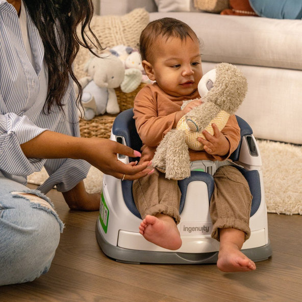 INGENUITY Podsedák na stoličku 2v1 Baby Base™ Night Sky™ 6m+ do 22kg