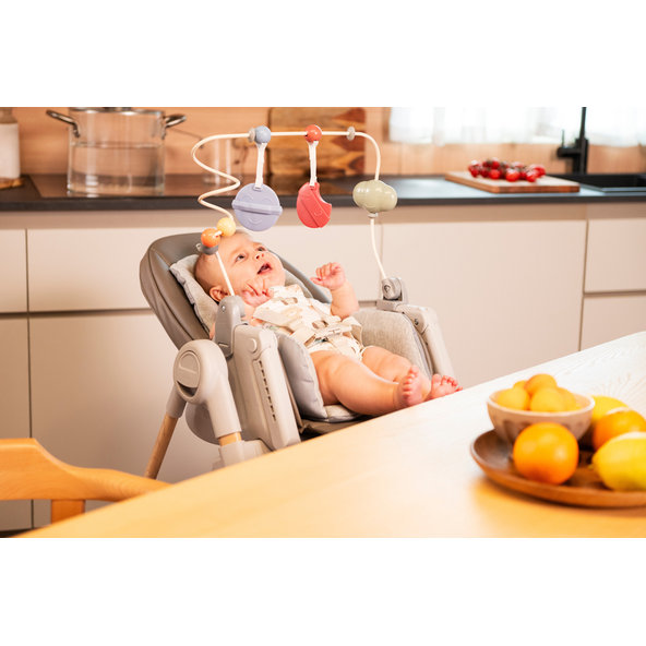 CHICCO Stolička jedálenská Polly Armonia - Scandinavian + Hrazdička Rainbow