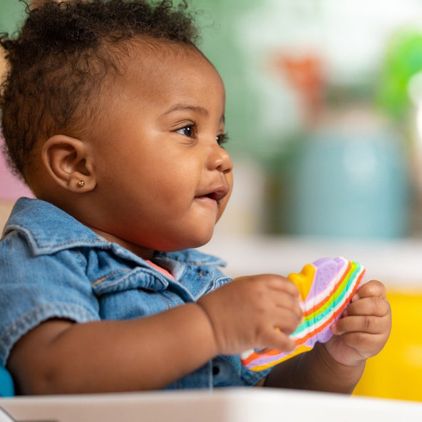 BRIGHT STARTS Hryzačka silikónová Soothing Soft Serve™ 3m+