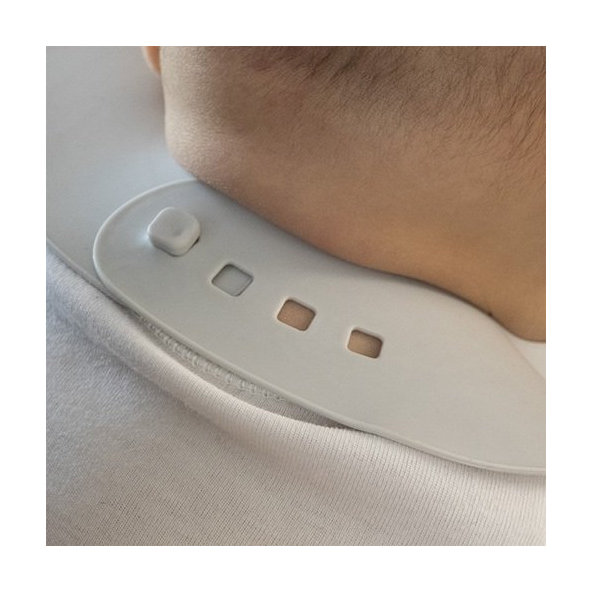 BABYONO Podbradník mäkký plastový s vreckom bez BPA mint 6m+