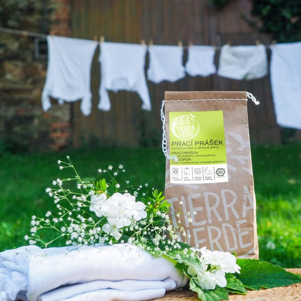 Prací prášok z mydlových orechov na bielu bielizeň a látkové plienky Tierra Verde 850g