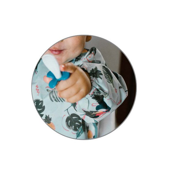 BABYONO Podbradník s dlhým rukávom Toukans, 35 x 52cm, 6m+