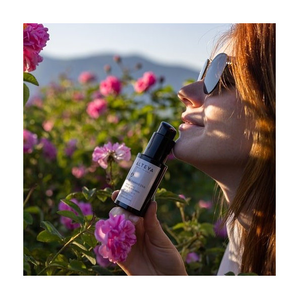 Pleťové sérum proti slnku SPF25 Bio Damascena Alteya 50 ml