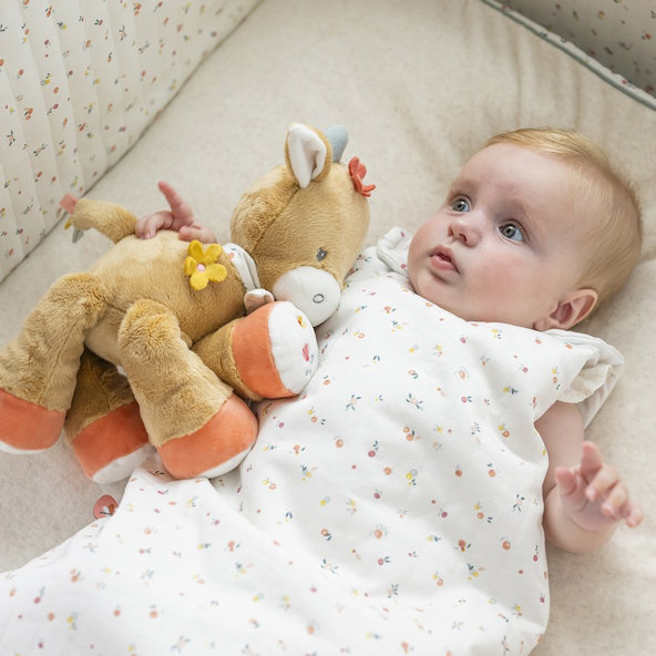 NATTOU Kravička plyšová prítulná Mila 30 cm Mila, Zoe & Lana