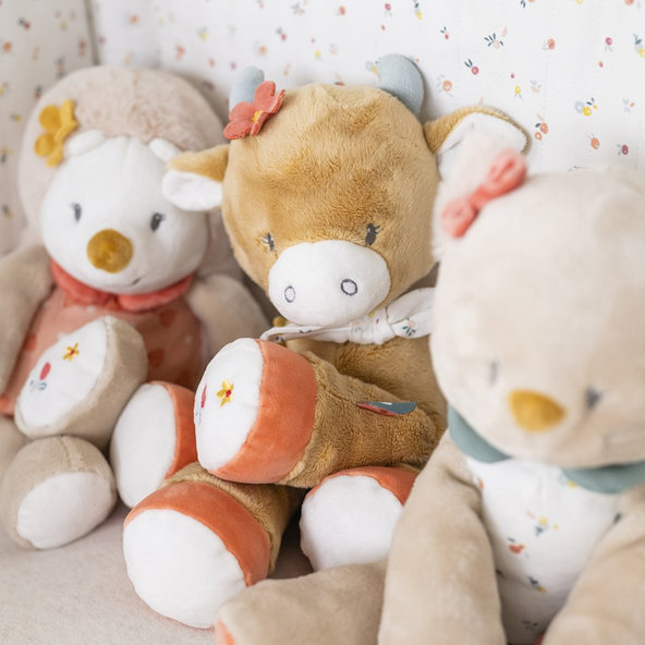 NATTOU Kravička plyšová prítulná Mila 30 cm Mila, Zoe & Lana