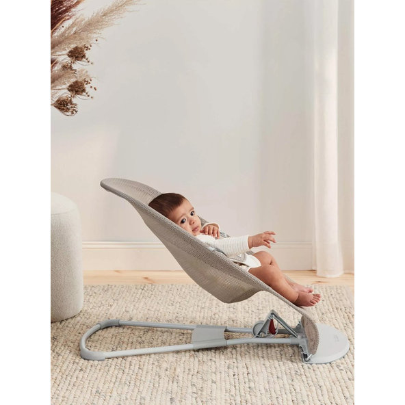 BABYBJÖRN Lehátko Balance Soft Grey Beige/White mesh, svetlá šedá konštrukcia