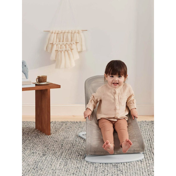 BABYBJÖRN Lehátko Balance Soft Grey Beige/White mesh, svetlá šedá konštrukcia