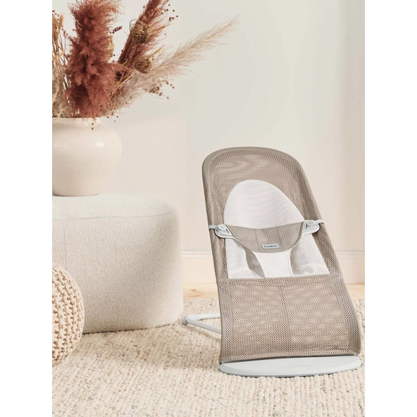 BABYBJÖRN Lehátko Balance Soft Grey Beige/White mesh, svetlá šedá konštrukcia