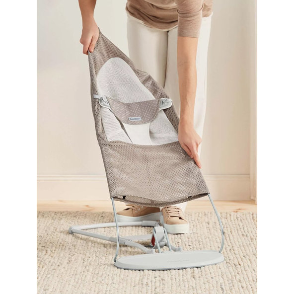 BABYBJÖRN Lehátko Balance Soft Grey Beige/White mesh, svetlá šedá konštrukcia