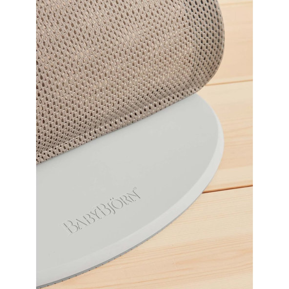BABYBJÖRN Lehátko Balance Soft Grey Beige/White mesh, svetlá šedá konštrukcia