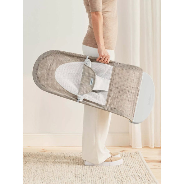 BABYBJÖRN Lehátko Balance Soft Grey Beige/White mesh, svetlá šedá konštrukcia
