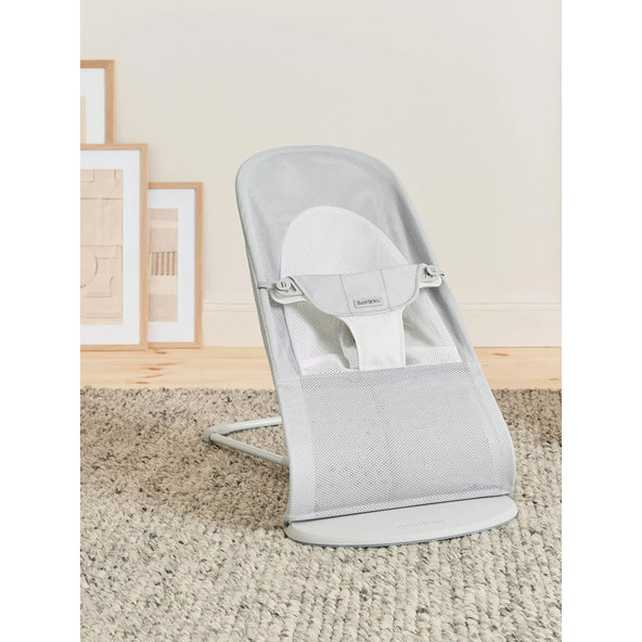 BABYBJÖRN Lehátko Balance Soft Silver White mesh, svetlá konštrukcia