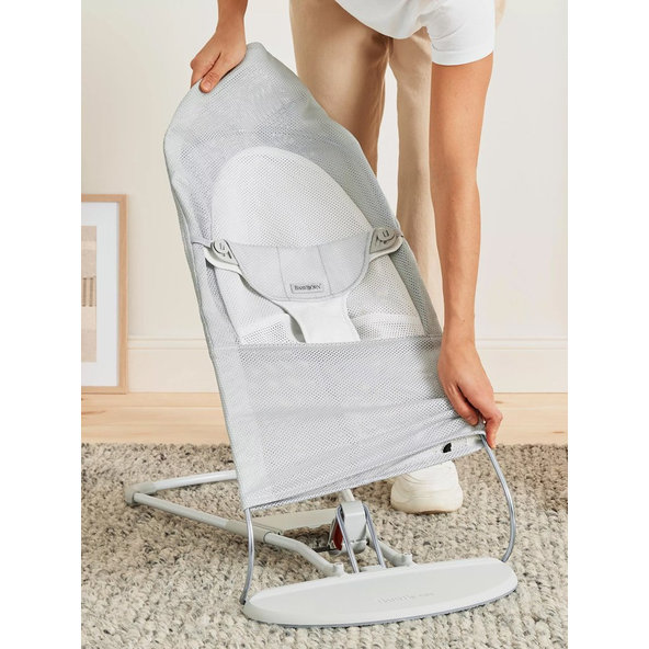 BABYBJÖRN Lehátko Balance Soft Silver White mesh, svetlá konštrukcia