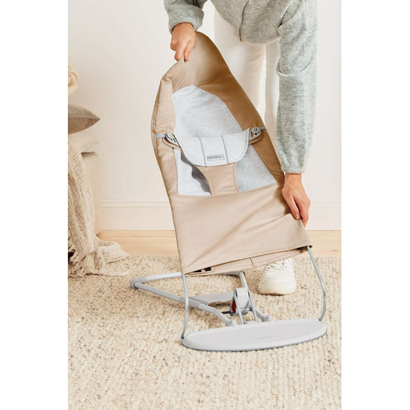 BABYBJÖRN Lehátko Balance Soft Woven Beige/ grey Jersey, svetlá konštrukcia