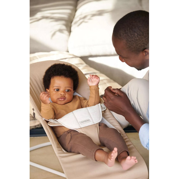 BABYBJÖRN Lehátko Balance Soft Woven Beige/ grey Jersey, svetlá konštrukcia