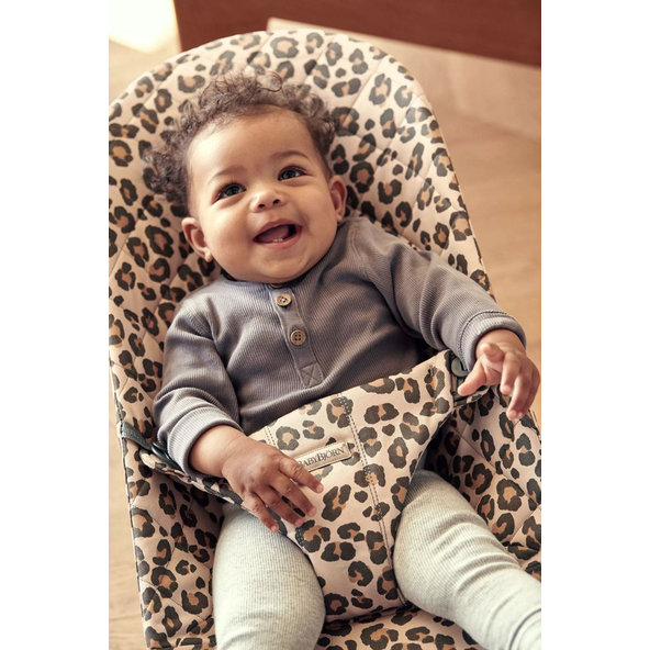 BABYBJÖRN Lehátko Bliss Beige Leopard print cotton, tmavá šedá konštrukcia