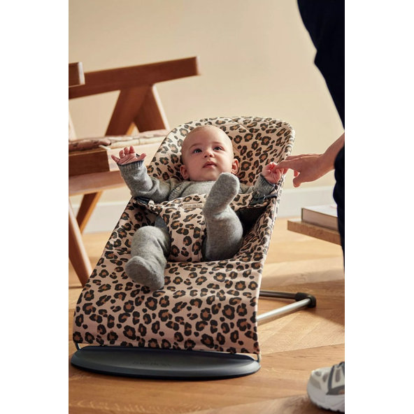 BABYBJÖRN Lehátko Bliss Beige Leopard print cotton, tmavá šedá konštrukcia