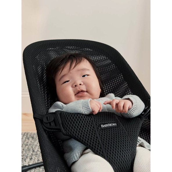 BABYBJÖRN Lehátko Bliss Black mesh, čierna konštrukcia