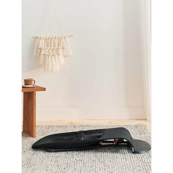 BABYBJÖRN Lehátko Bliss Black mesh, čierna konštrukcia