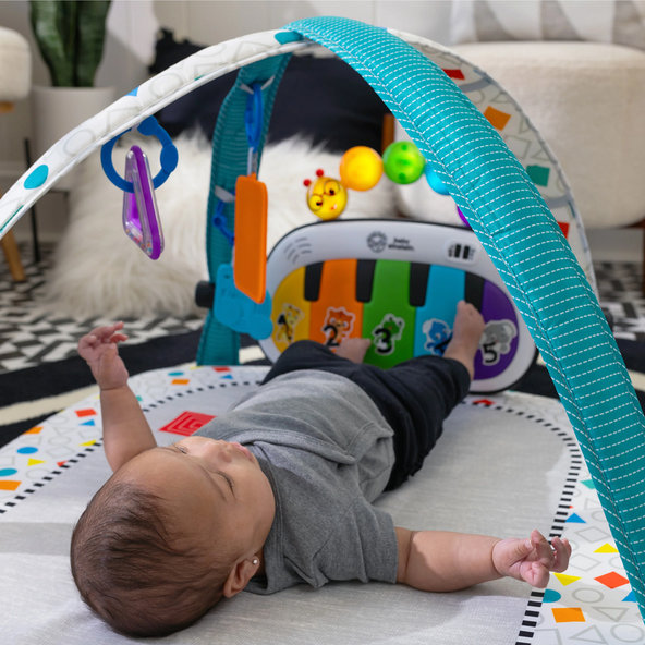 BABY EINSTEIN Postieľka s ohrádkou na hranie 3v1 Kick & Snooze™ 0m+